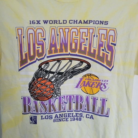 Los Angeles Lakers 16x World Champions Mitchell & Ness Tie-Dye T-Shirt - Size M - Picture 3 of 5